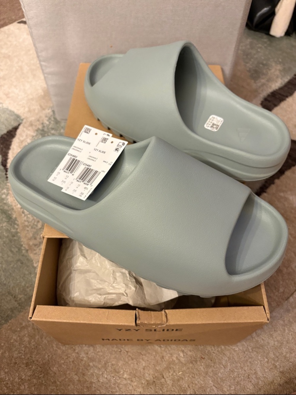 NIB Yeezy Slides (Salt)